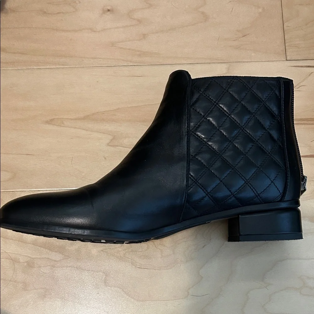 Aquatalia Black Quilted Ankle Boots: 7.5 - Picture 3 of 10